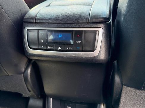 Used 2018 Toyota Highlander Limited AWD/4WD image 9