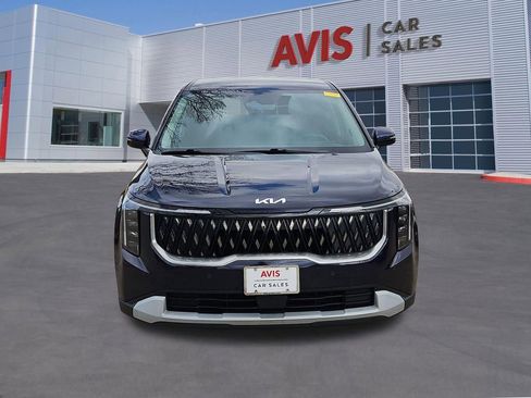 Used 2025 Kia Carnival image 2