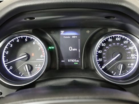 Used 2018 Toyota Camry SE w/ Convenience Package FWD image 11