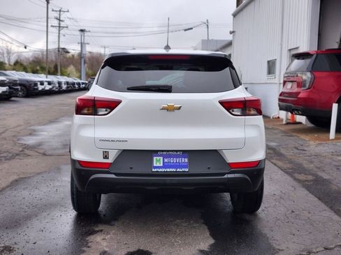 Used 2024 Chevrolet TrailBlazer LS w/ LS Convenience Package FWD image 4