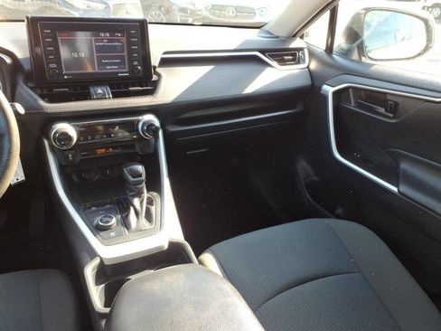 Used 2021 Toyota RAV4 LE AWD/4WD image 15