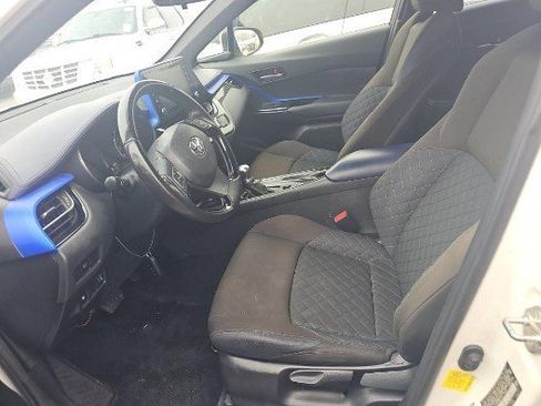 Used 2021 Toyota C-HR XLE image 3