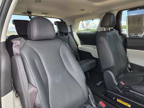 Used 2024 Kia Carnival SX Prestige FWD image 29