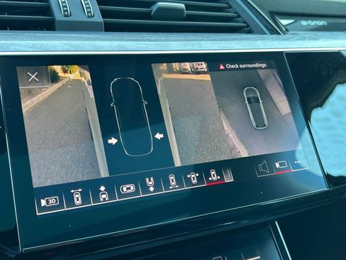 Used 2022 Audi e-tron Premium Plus w/ Premium Plus Package image 34