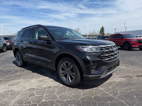 Used 2026 Ford Explorer Active w/ Active Comfort Package AWD/4WD image 2