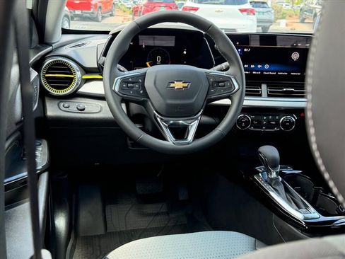 New 2026 Chevrolet Trax LT w/ Driver Confidence Package FWD image 7