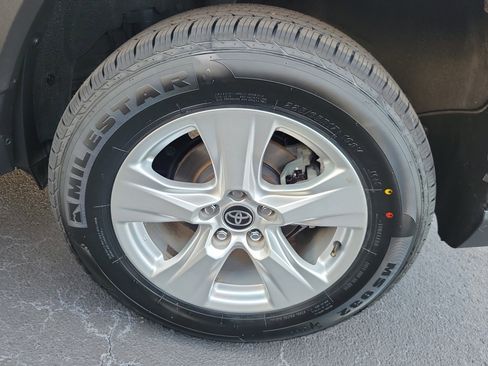 Used 2021 Toyota RAV4 XLE image 29