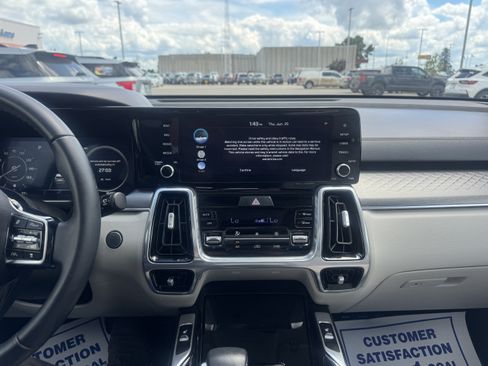 Used 2023 Kia Sorento SX AWD/4WD image 16