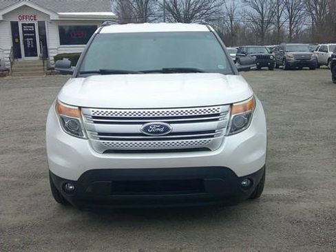 Used 2015 Ford Explorer XLT w/ Equipment Group 202B image 2