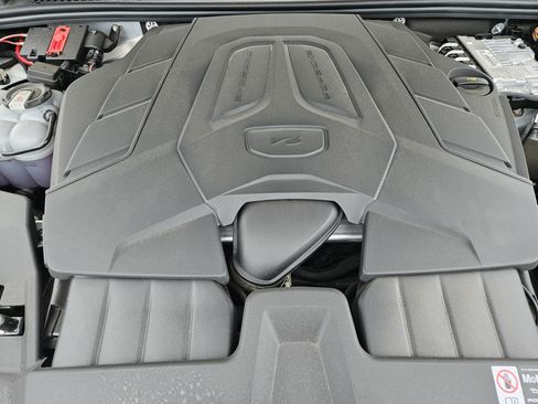 Certified 2026 Porsche Cayenne AWD/4WD image 30