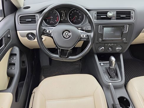 Used 2017 Volkswagen Jetta SE image 10