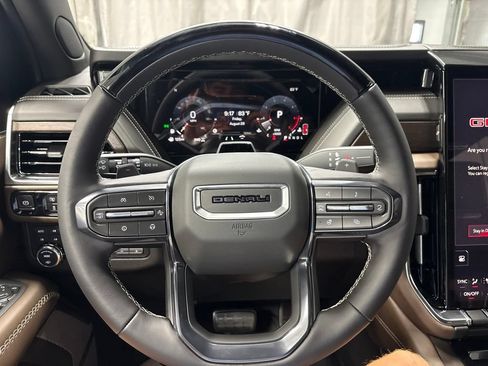 New 2026 GMC Yukon Denali Ultimate w/ LPO, Floor Liner Package AWD/4WD image 17