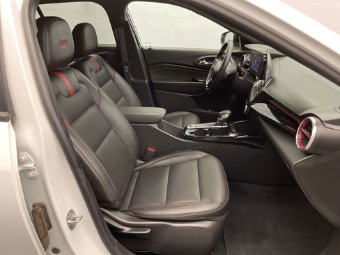 Used 2024 Chevrolet Trax RS FWD image 25