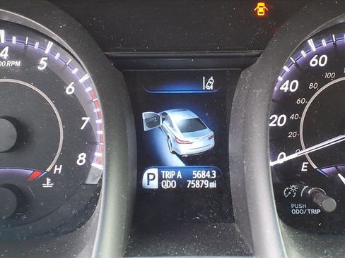 Used 2018 Toyota Avalon Limited image 7