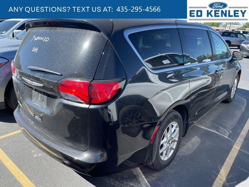 Used 2023 Chrysler Voyager LX FWD image 4
