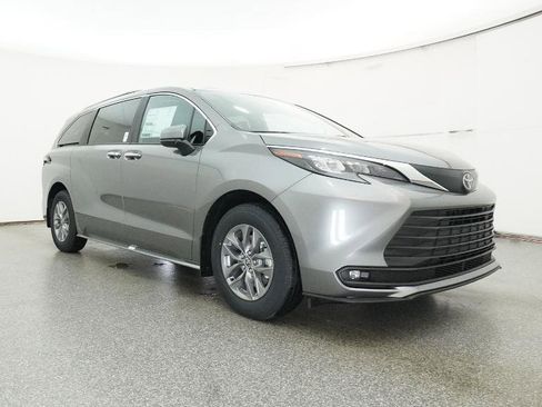 New 2026 Toyota Sienna XLE image 36