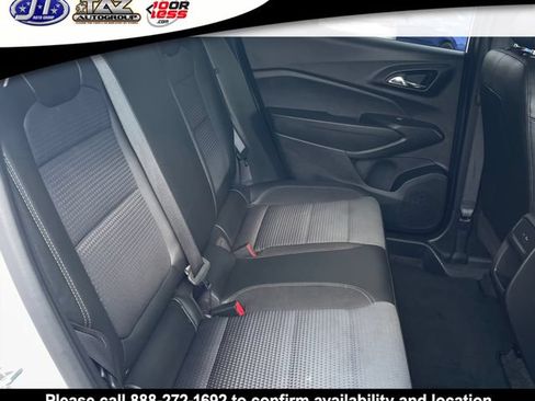 Used 2025 Chevrolet Trax LT FWD image 11