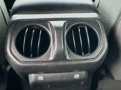 Used 2024 Jeep Wrangler Unlimited AWD/4WD image 17