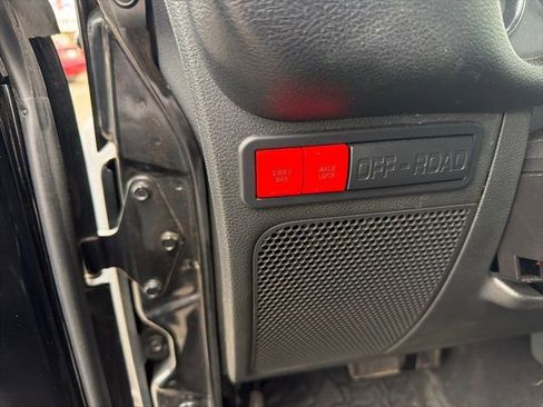 Used 2016 Jeep Wrangler Unlimited Rubicon AWD/4WD image 23