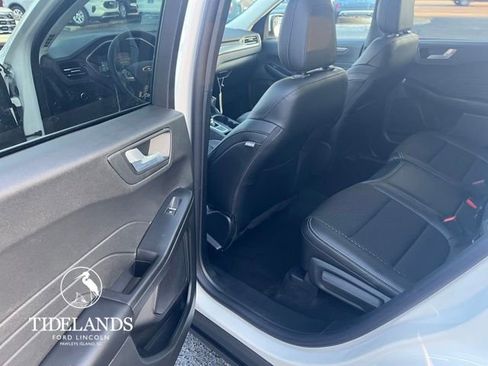 New 2025 Ford Escape SE w/ Class II Trailer Tow Package image 29