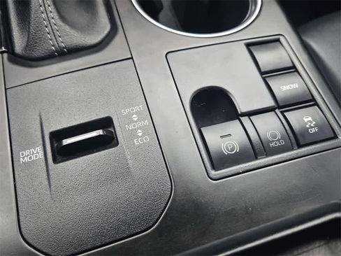 Used 2023 Toyota Highlander XLE image 17