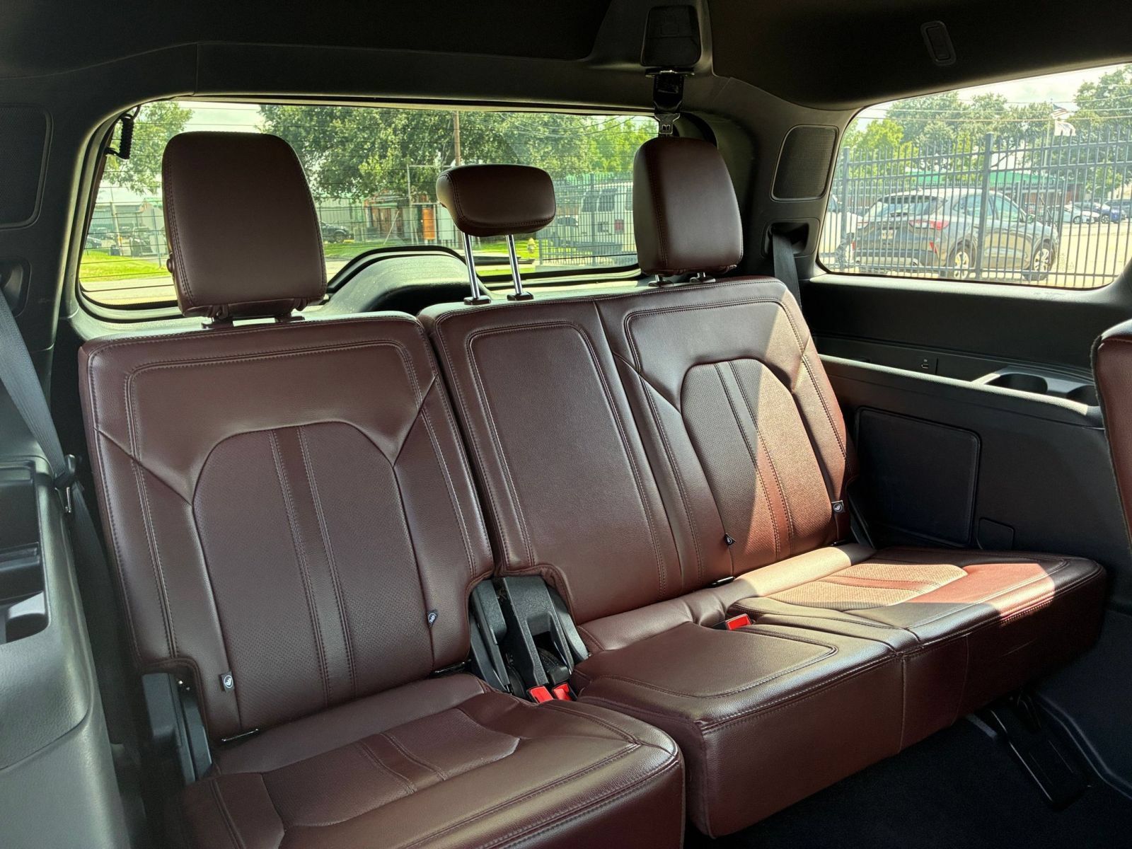 Used 2024 Ford Expedition Limited AWD/4WD image 32