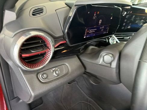 Used 2024 Chevrolet Trax RS w/ Sunroof Package FWD image 5