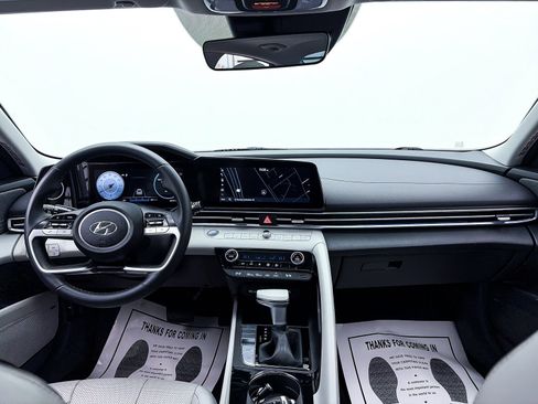 Used 2022 Hyundai Elantra Limited image 31