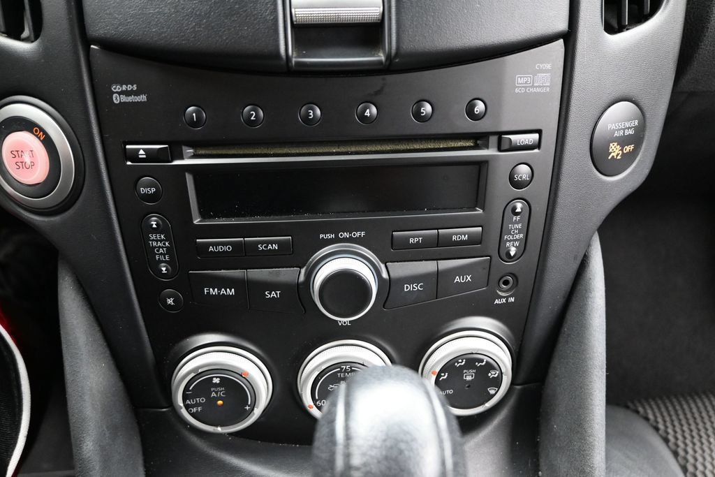 Used 2010 Nissan 370Z Touring RWD image 12