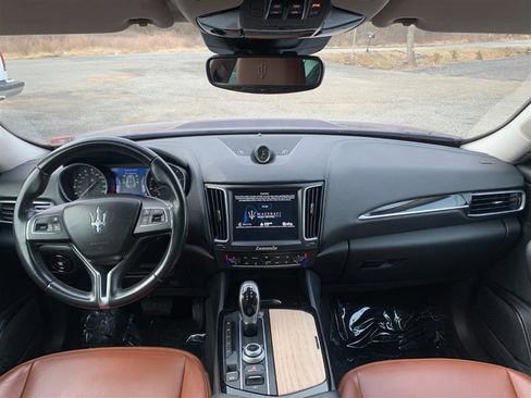 Used 2017 Maserati Levante image 19