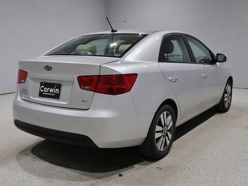 Used 2013 Kia Forte EX w/ Premium Pkg FWD image 2
