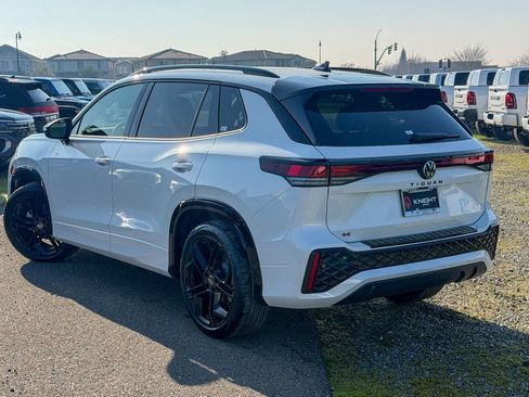New 2026 Volkswagen Tiguan SE R-Line FWD image 10