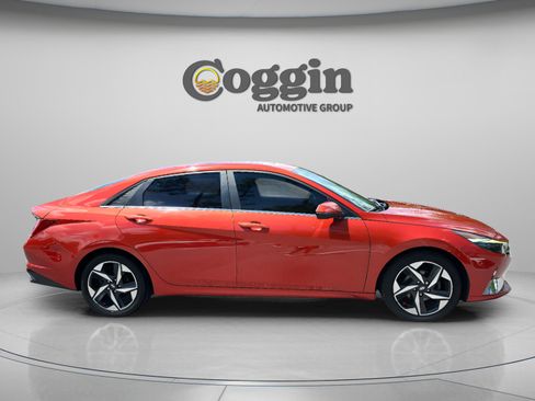Certified 2021 Hyundai Elantra Limited FWD image 6