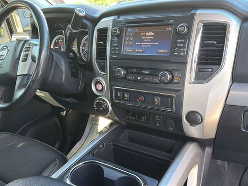 Used 2017 Nissan Titan PRO-4X AWD/4WD image 42