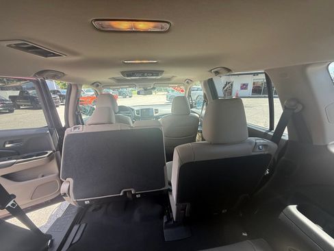 Used 2017 Honda Pilot Touring image 17