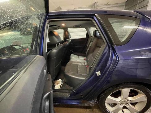 Used 2004 MAZDA MAZDA3 s w/ Moonroof & 6-CD Pkg image 23