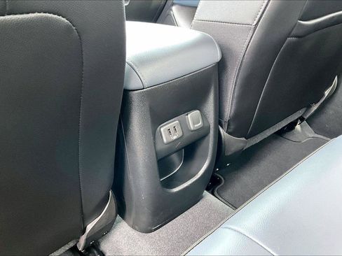 Used 2022 Chevrolet Colorado Z71 AWD/4WD image 33