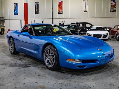 Used 1999 Chevrolet Corvette Coupe RWD image 8