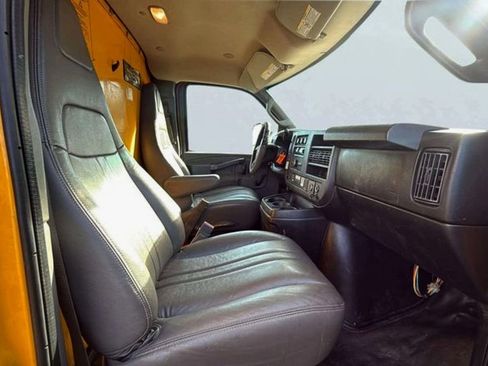 Used 2018 GMC Savana 3500 Extended w/ Driver Convenience Package image 12