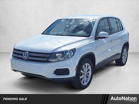 Used 2017 Volkswagen Tiguan Limited w/ Alloy Wheels Package FWD image 1