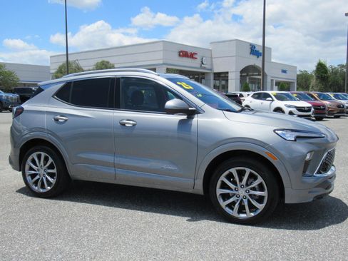 Used 2025 Buick Encore GX Avenir w/ Avenir Technology Package AWD/4WD image 2