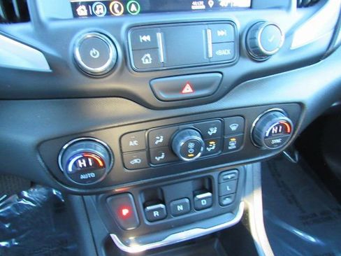 Used 2021 GMC Terrain SLE w/ Driver Convenience Package image 19