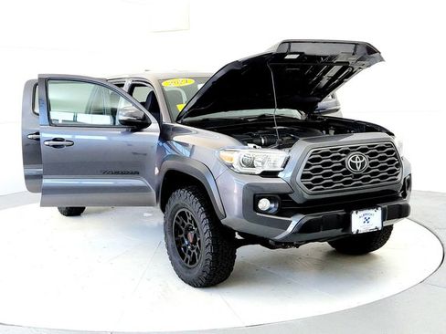 Used 2021 Toyota Tacoma TRD Off-Road w/ Technology Package AWD/4WD image 9