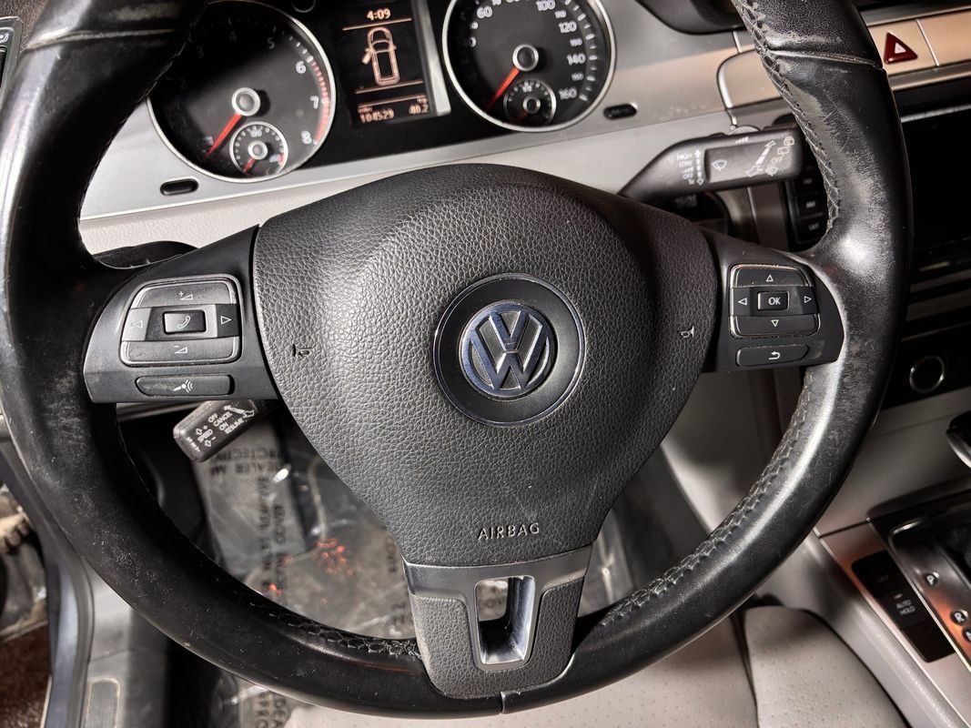 Used 2010 Volkswagen Passat Komfort FWD image 12