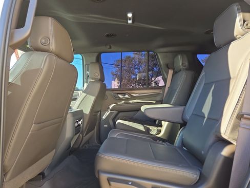 Used 2021 GMC Yukon Denali w/ Advanced Technology Package image 13