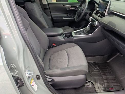 Used 2019 Toyota RAV4 XLE w/ Convenience Package FWD image 29