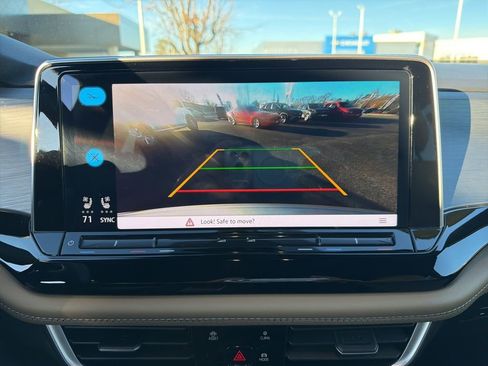 Used 2024 Volkswagen Atlas Cross Sport SE image 16