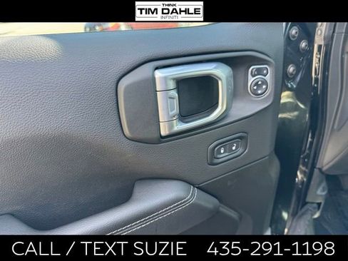 Used 2022 Jeep Wrangler Unlimited Sahara w/ Cold Weather Group AWD/4WD image 9