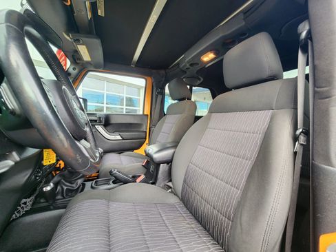 Used 2012 Jeep Wrangler Sahara image 24