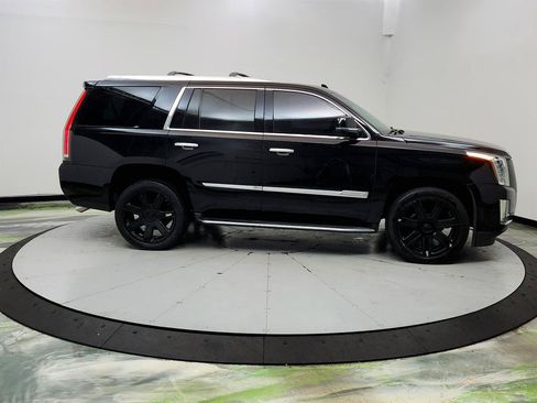 Used 2019 Cadillac Escalade Luxury AWD/4WD image 4